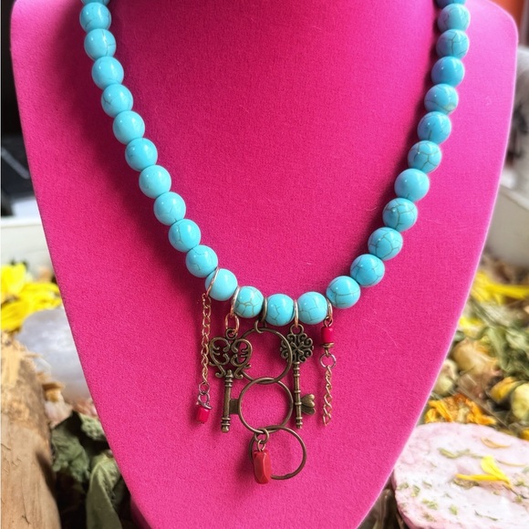 Turquoise rustic charms beaded necklace - Picture 4 of 4